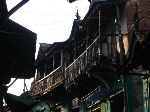 HARAR JUGOL ETHIOPIA: TOURISM, ANCIENT WALL HISTORY & FACTS: Famous historical houses with balconies in Harar, Ethiopia