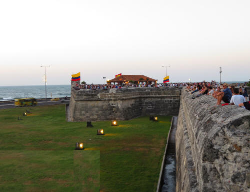 10 BEST THINGS TO DO IN CARTAGENA COLOMBIA: The Cartagena City wall.