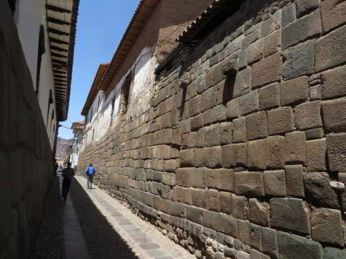 25 BEST THINGS TO DO IN PERU [WHAT, WHERE, WHEN]: Inca street, Cusco.
