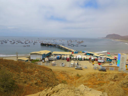 PUERTO ?RO, ORGANOS, PERU, TORTUGAS / TURTLES: Fishing harbor.