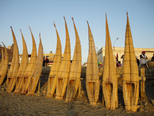 HUANCHACO BEACH, TRUJILLO, PERU: Caballitos de Torora reed at Playa Huanchaco