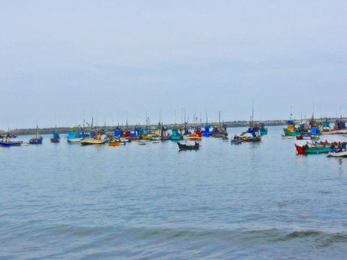 HUANCHACO BEACH, TRUJILLO, PERU: 