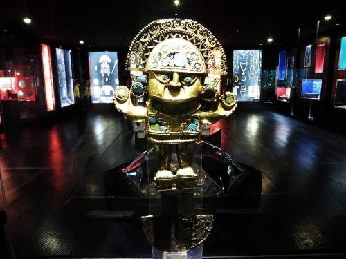 50+ FAMOUS MUSEUMS OF PERU IN LIMA, CUSCO & AREQUIPA: Golden warrior