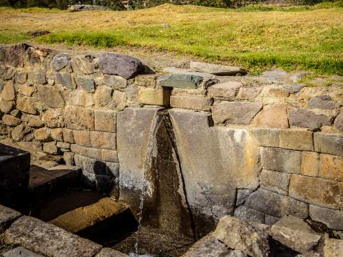 OLLANTAYTAMBO, PERU, FORTRESS & RUINS [CUSCO's TRAIN STATION TO MACHU PICHU]: Ollantaytambo fountain of the Princess.