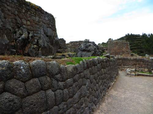 BEST TOUR  SACRED VALLEY, CUSCO,  PERU: Puka Pukara ruins.